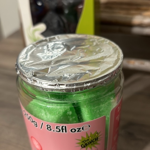 NEW GROUCHY GRINCH GRAPE COAL BATH BOMBS & SWEET CINDY LOU WHO FRUITY BODY SCRUB - Picture 9 of 15